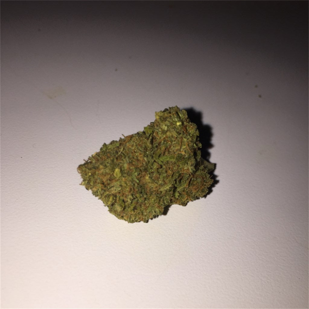 Berry Larry marijuana strain flower with berry and orange flavor and uplifted / creative effects - Rare Harvest hybrid