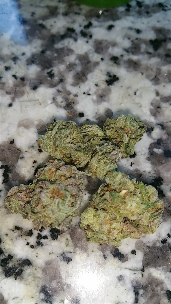 Black Velvet marijuana strain flower with rose and flowery flavor and hungry / sleepy effects - Rare Harvest hybrid