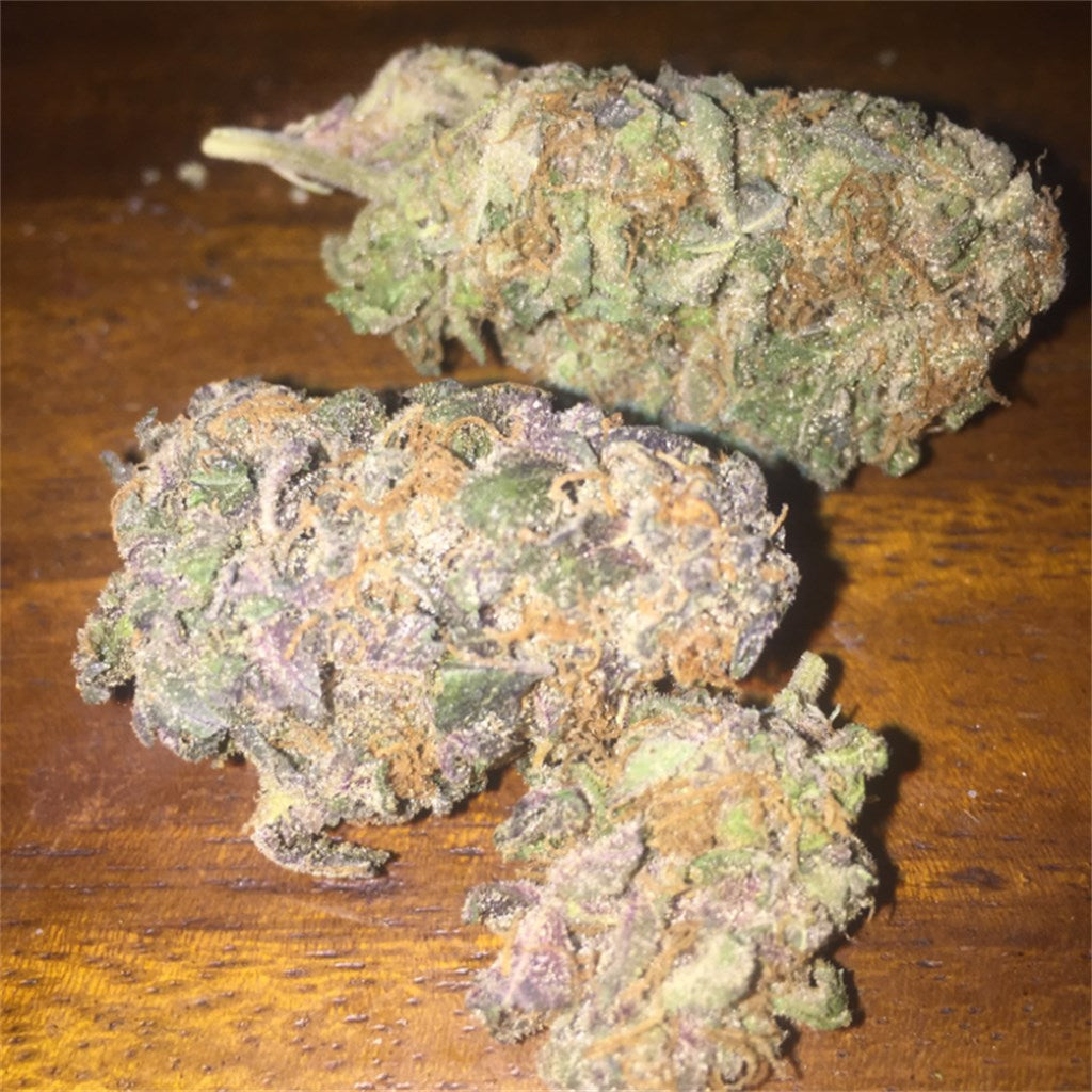 Boss Hogg marijuana strain flower with earthy and citrus flavor and relaxed / euphoric effects - Rare Harvest hybrid