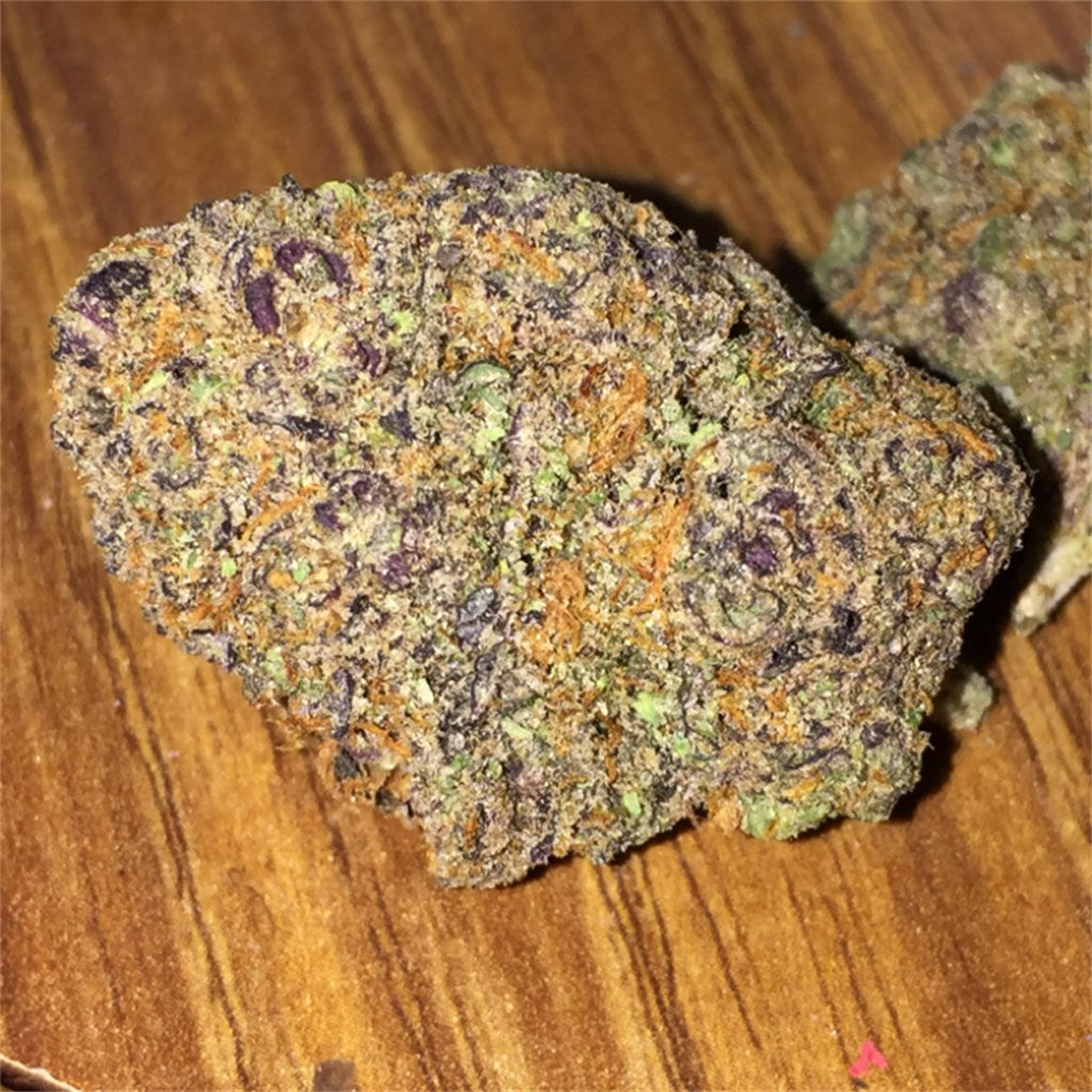Dawg's Waltz marijuana strain flower with skunk and earthy flavor and tingly / sleepy effects - Rare Harvest hybrid