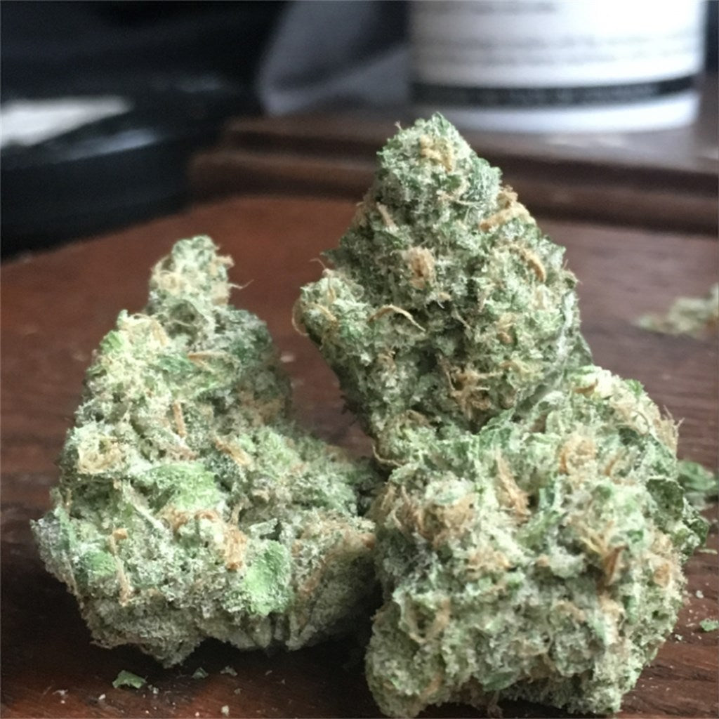 Doobiebird Daydream marijuana strain flower with blueberry and vanilla flavor and creative / energetic effects - Rare Harvest hybrid