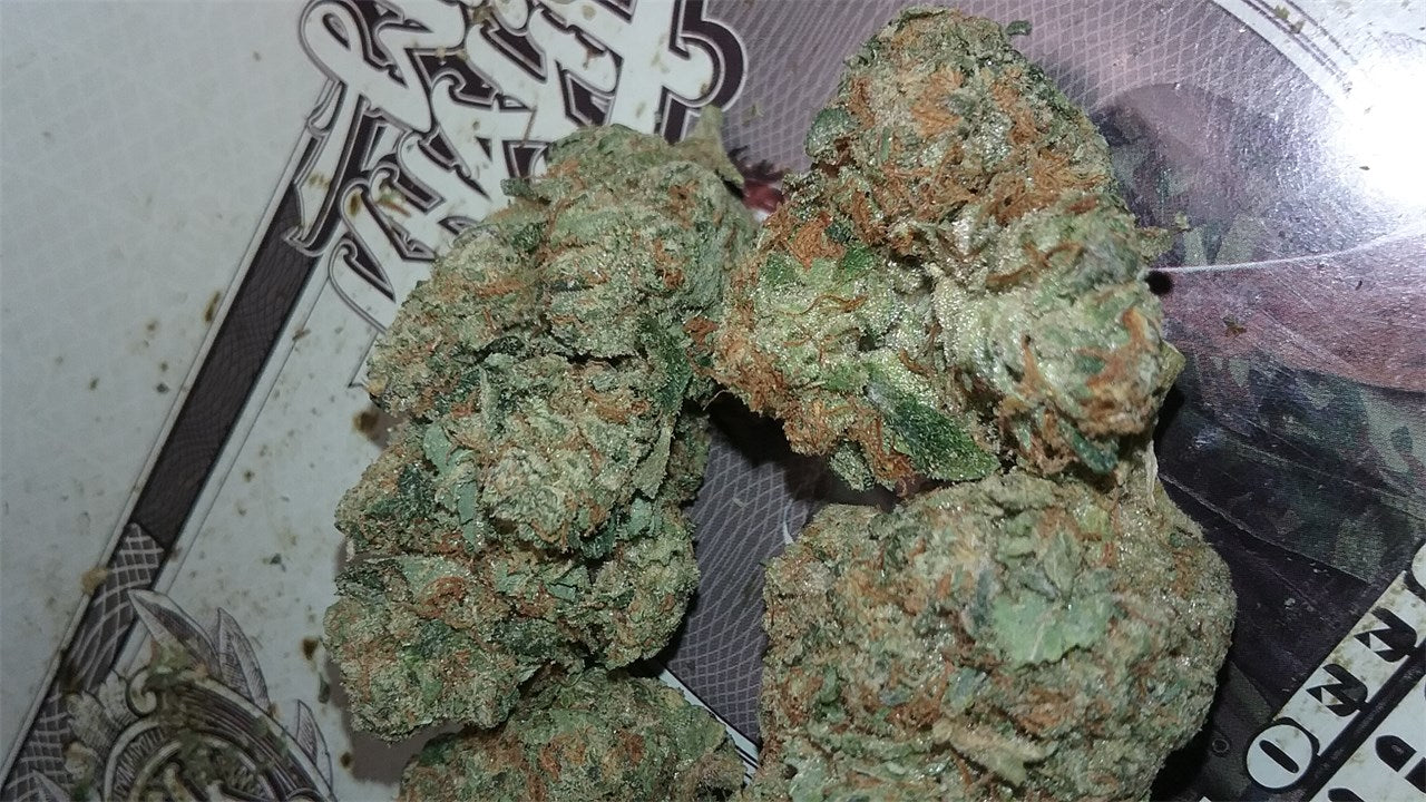 Gandalf OG marijuana strain flower with blue cheese and grape flavor and sleepy / relaxed effects - Rare Harvest indica