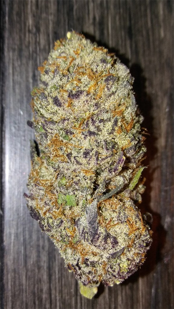 Hashberry marijuana strain flower with berry and mint flavor and relaxed / sleepy effects - Rare Harvest indica