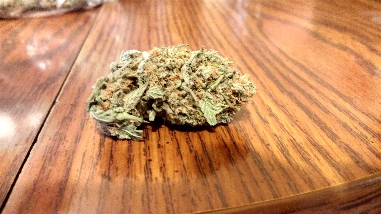 Hawaiian Skunk marijuana strain flower with skunk and sweet flavor and euphoric / happy effects - Rare Harvest hybrid