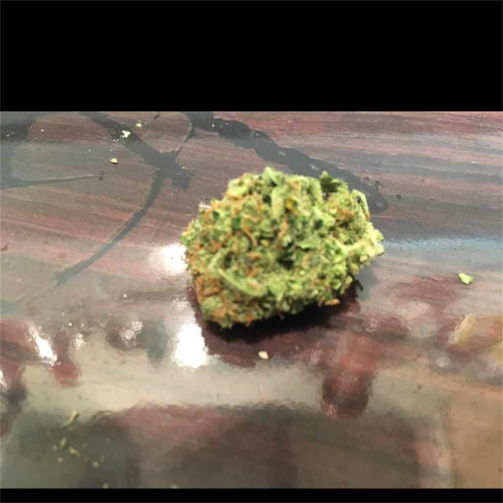 Johnny’s Tonic marijuana strain flower with skunk and flowery flavor and focused / uplifted effects - Rare Harvest sativa