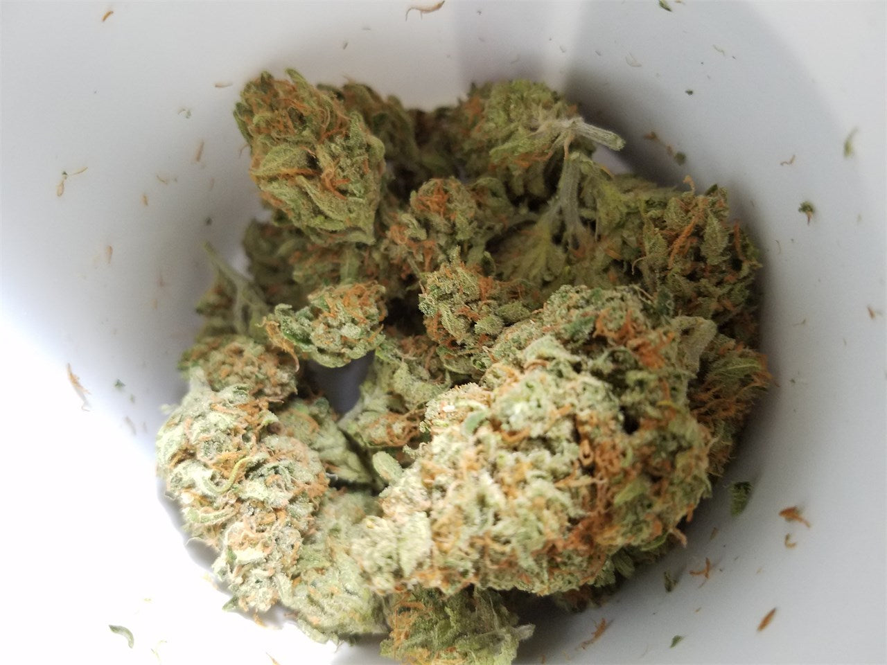Lemon OG marijuana strain flower with lemon and citrus flavor and relaxed / sleepy effects - Rare Harvest hybrid