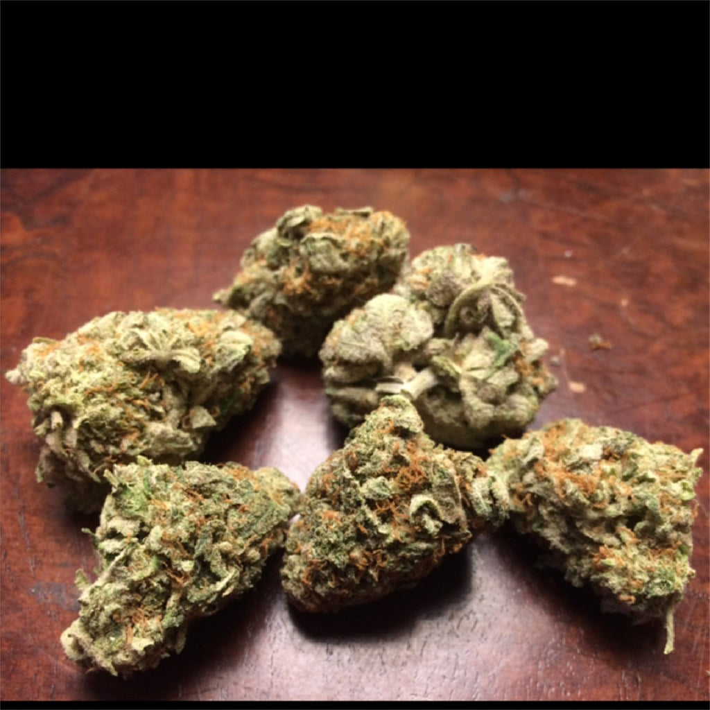 Platinum Wreck marijuana strain flower with honey and sweet flavor and euphoric / giggly effects - Rare Harvest hybrid