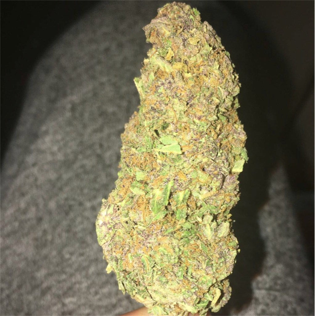 Vader OG marijuana strain flower with flowery and pine flavor and sleepy / relaxed effects - Rare Harvest indica