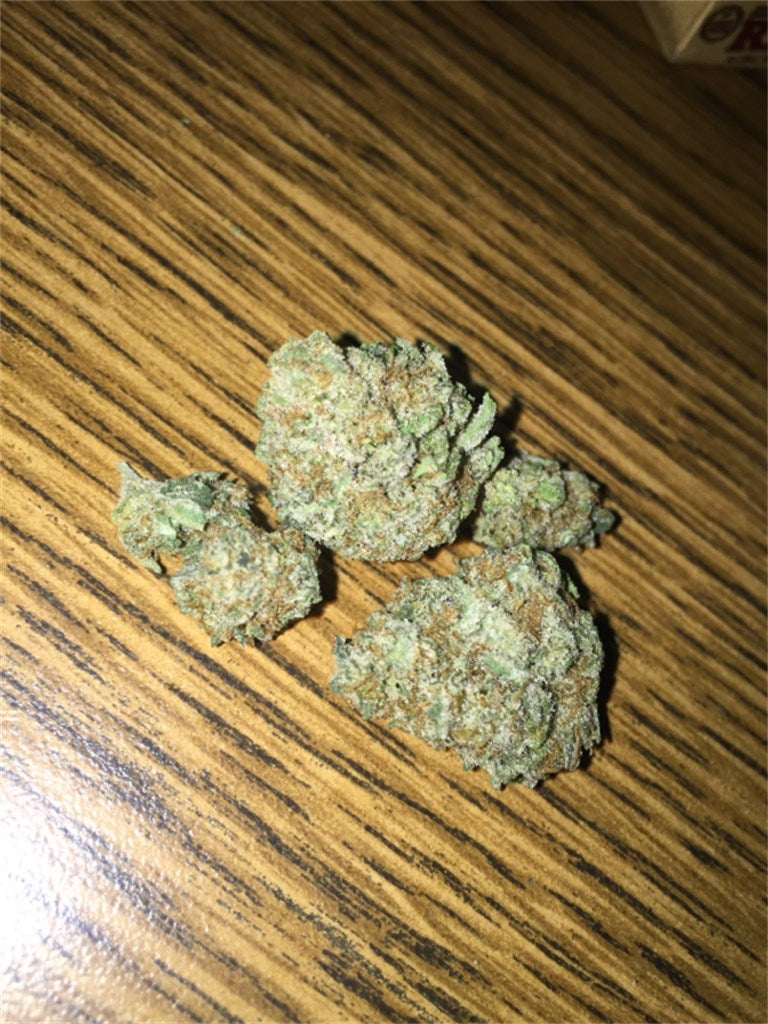 Violet Delight marijuana strain flower with violet and flowery flavor and relaxed / happy effects - Rare Harvest hybrid