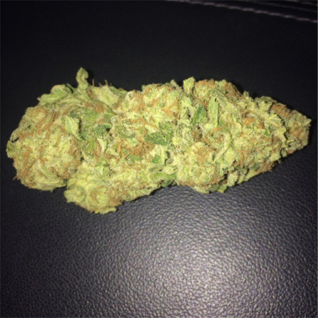 White Lavender marijuana strain flower with lavender and flowery flavor and relaxed / euphoric effects - Rare Harvest hybrid
