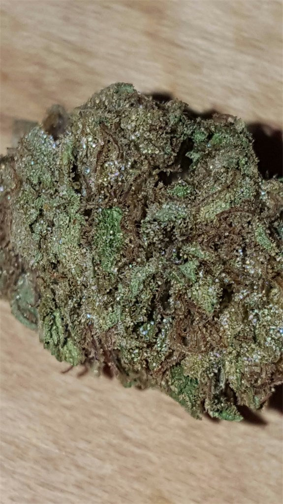 Willy's Wonder marijuana strain flower with honey and tea flavor and tingly / sleepy effects - Rare Harvest indica