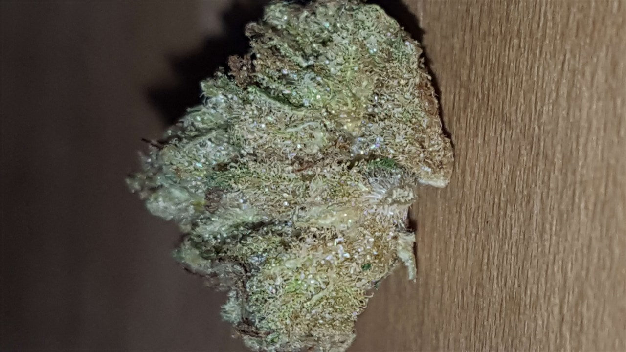 Yumboldt marijuana strain flower with earthy and sweet flavor and sleepy / relaxed effects - Rare Harvest indica